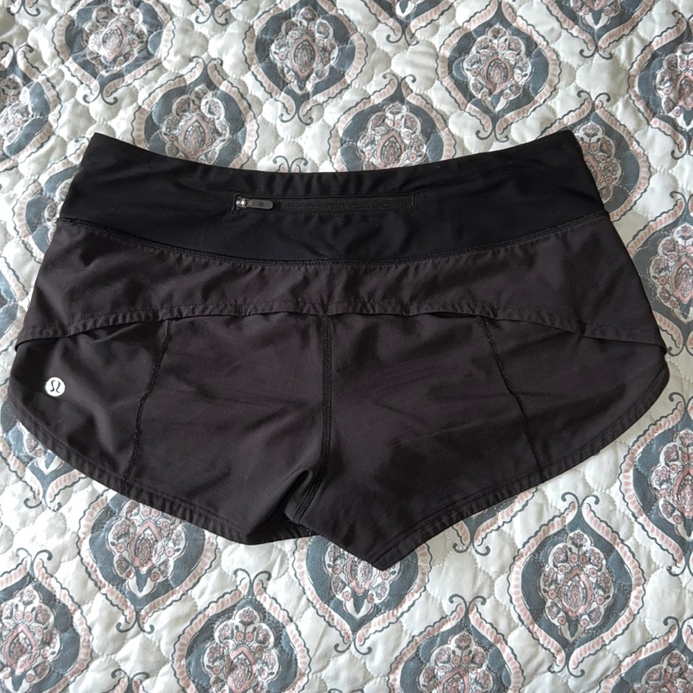 Lululemon Speed Up Shorts ~ 2.5 inch inseam